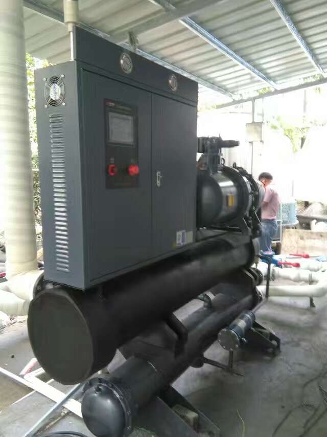 80匹水冷螺桿式冰水機